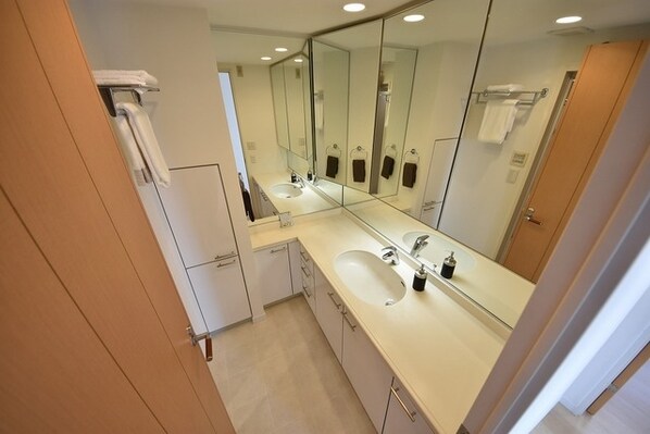 河田町ガーデン クラブフロアの物件内観写真